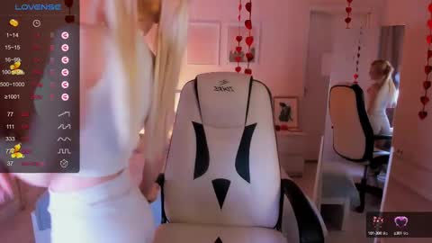 Snapshot of kimmie_shine chatting on 02-11-25, 02:13 Your Kimmie follow me online show from 02-11-25, 02:13