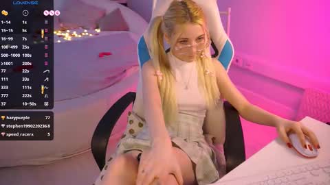 Snapshot of kimmie_shine chatting on 02-20-25, 06:35 Your Kimmie follow me online show from 02-20-25, 06:35