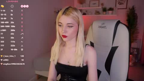 Snapshot of kimmie_shine chatting on 03-06-25, 05:00 Your Kimmie follow me online show from 03-06-25, 05:00