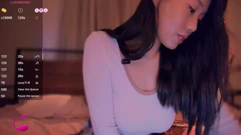 Snapshot of kimmy_chi chatting on 10-17-25, 06:32 Lo online show from 10-17-25, 06:32