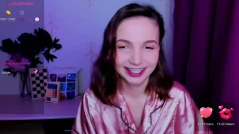 Snapshot of kindhazelhere_ chatting on 06-24-26, 06:56 Hazel online show from 06-24-26, 06:56