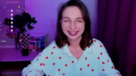 Snapshot of kindhazelhere_ chatting on 06-30-26, 03:51 Hazel online show from 06-30-26, 03:51