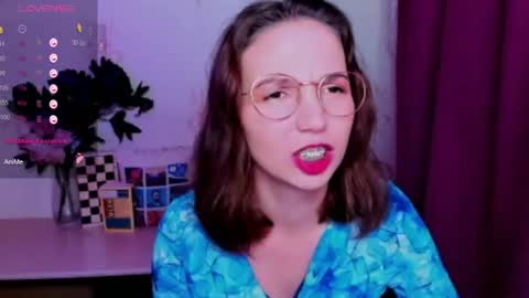 Snapshot of kindhazelhere_ chatting on 07-12-26, 04:03 Hazel online show from 07-12-26, 04:03