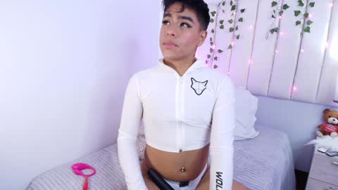 Snapshot of king_azahell chatting on 01-03-25, 01:59 king help me reach 100 likes online show from 01-03-25, 01:59