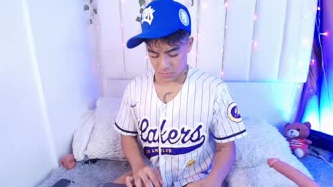 Snapshot of king_azahell chatting on 01-17-25, 03:34 king help me reach 100 likes online show from 01-17-25, 03:34