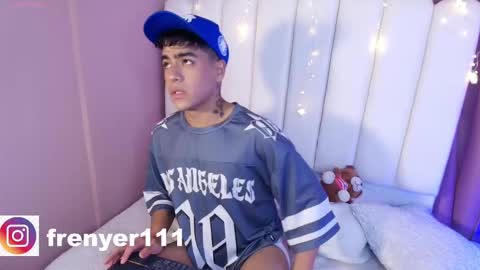 Snapshot of king_azahell chatting on 02-11-25, 02:14 king help me reach 100 likes online show from 02-11-25, 02:14