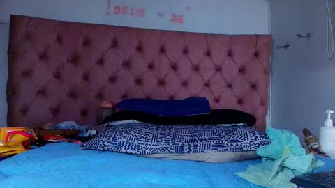 Snapshot of king_bella_ chatting on 09-30-25, 03:11 Bella online show from 09-30-25, 03:11