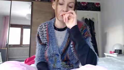 Snapshot of kingandprincess chatting on 06-03-26, 06:02 sexysexyhotwetpinkredpussy online show from 06-03-26, 06:02