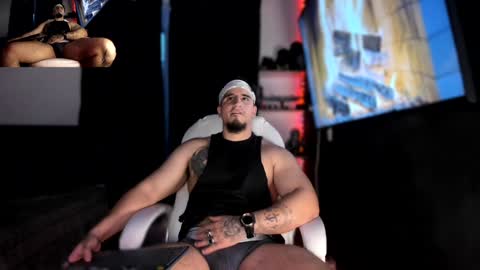 Snapshot of kingbear777 chatting on 12-05-24, 05:17 King Bear online show from 12-05-24, 05:17