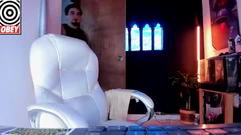 Snapshot of kingbear777 chatting on 12-01-25, 04:06 King Bear online show from 12-01-25, 04:06