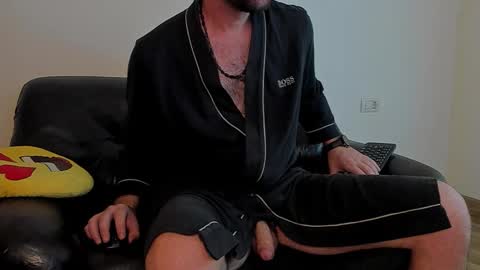 Snapshot of kingmallcom chatting on 09-18-25, 08:27 The King online show from 09-18-25, 08:27