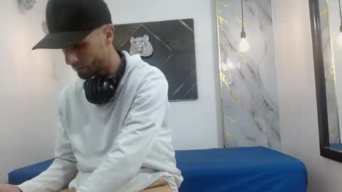 KING  online show from 04-12-26, 03:44