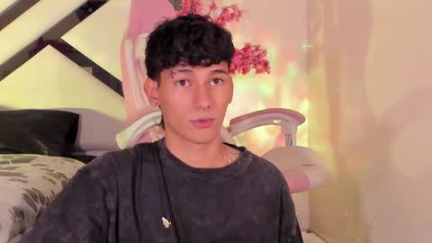 Snapshot of kingparker1 chatting on 02-05-25, 05:52 A L E X online show from 02-05-25, 05:52