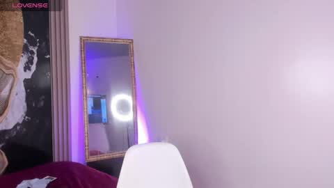 Snapshot of kingparker1 chatting on 05-25-26, 02:39 A L E X online show from 05-25-26, 02:39