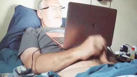 kingtongue10 online show from 10-01-25, 12:22