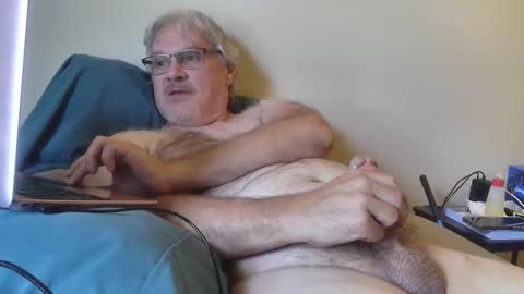 kingtongue10 online show from 05-15-26, 09:44
