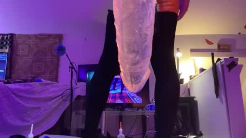 Snapshot of kinksmcgee chatting on 03-28-26, 08:14 Nikki online show from 03-28-26, 08:14