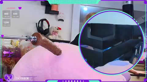 Snapshot of kinky_karo chatting on 02-10-25, 02:05 online show from 02-10-25, 02:05