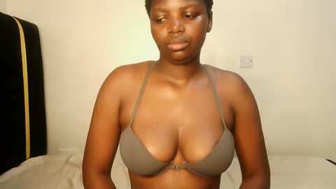 Snapshot of kinky_lola1 chatting on 10-11-25, 02:11 Lola online show from 10-11-25, 02:11