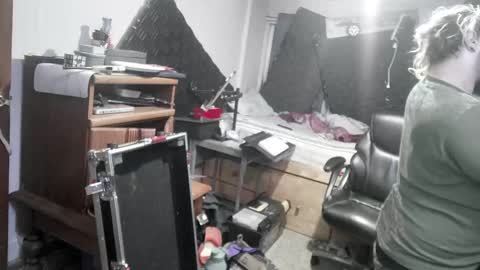 Snapshot of kinkybiguy14 chatting on 09-10-25, 09:31 Kinky Cassie online show from 09-10-25, 09:31