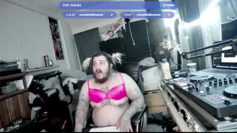 Snapshot of kinkybiguy14 chatting on 10-07-25, 05:15 Kinky Cassie online show from 10-07-25, 05:15