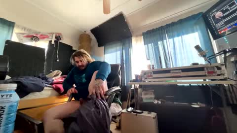 Snapshot of kinkybiguy14 chatting on 10-09-25, 02:15 Kinky Cassie online show from 10-09-25, 02:15