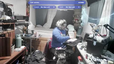 Snapshot of kinkybiguy14 chatting on 10-25-25, 10:56 Kinky Cassie online show from 10-25-25, 10:56