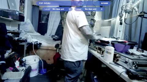 Snapshot of kinkybiguy14 chatting on 11-25-25, 06:35 Kinky Cassie online show from 11-25-25, 06:35