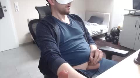 Snapshot of kinkygg chatting on 03-17-26, 10:51 YourToy online show from 03-17-26, 10:51