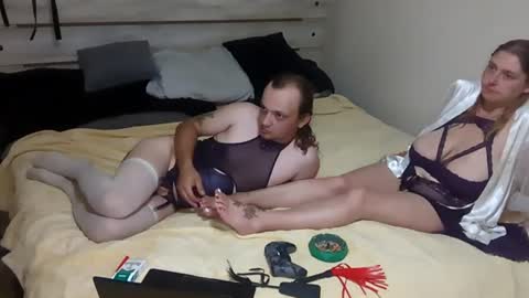 Snapshot of kinkyqueenandpet95 chatting on 06-17-26, 01:41 kinkyqueenandpet95 online show from 06-17-26, 01:41