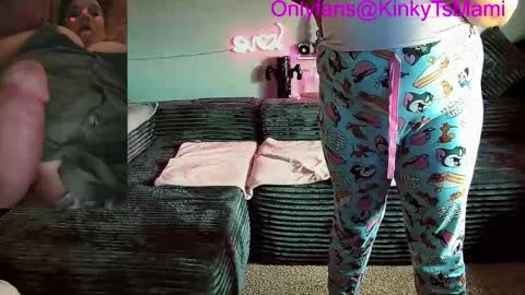 Snapshot of kinkytsmami chatting on 05-13-26, 06:27 kinkytsmami online show from 05-13-26, 06:27