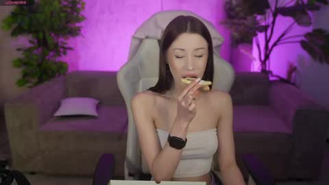 Sweet girls online show from 04-13-26, 08:14