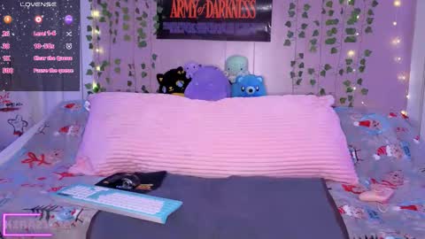 Kira21 13 online show from 12-22-25, 01:02