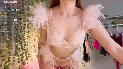 Snapshot of kira_briis chatting on 11-22-25, 02:05 Kira Briis online show from 11-22-25, 02:05