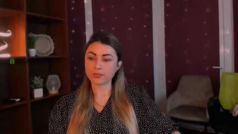 Snapshot of kira_fox_x chatting on 11-12-25, 12:27 kira fox x online show from 11-12-25, 12:27