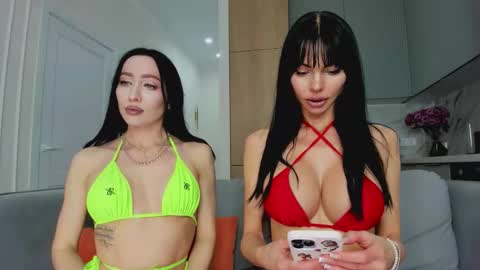 Snapshot of kira_mmr chatting on 09-27-25, 04:12 Kira and friends online show from 09-27-25, 04:12