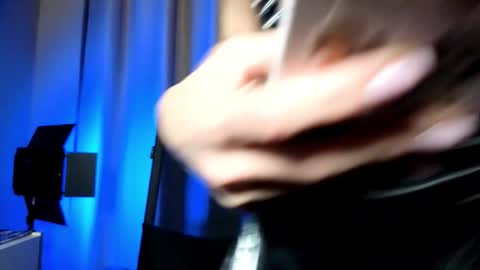 Snapshot of kira_mmr chatting on 09-30-25, 07:08 Kira and friends online show from 09-30-25, 07:08