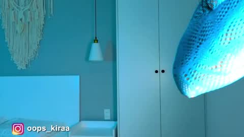 Snapshot of kira_mmr chatting on 04-26-26, 05:21 Kira and friends online show from 04-26-26, 05:21