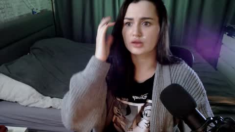 Kira  follow me  online show from 01-01-25, 12:53