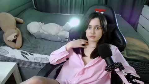 Kira  follow me  online show from 02-14-25, 01:45