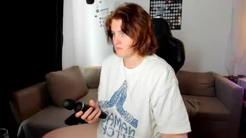 Kira  online show from 06-18-26, 12:53