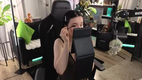 Kira    online show from 04-12-26, 07:08