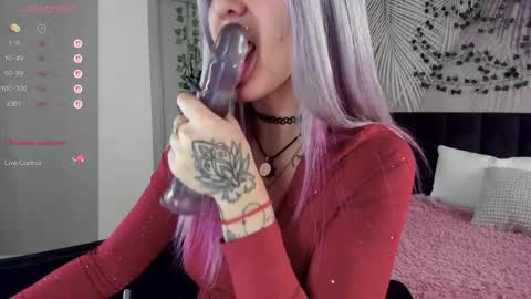 Snapshot of kiramagnolia chatting on 11-22-25, 02:32 Kira online show from 11-22-25, 02:32