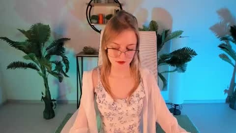 Kira online show from 03-11-25, 05:13