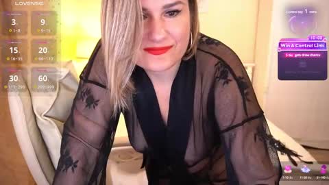 Snapshot of kiraroxx chatting on 03-11-25, 01:37 Kira online show from 03-11-25, 01:37