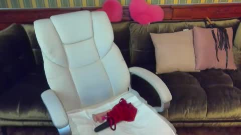 Snapshot of kiraroxx chatting on 03-11-25, 03:56 Kira online show from 03-11-25, 03:56