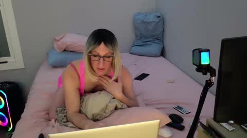 Snapshot of kirkcammerman1 chatting on 01-05-25, 07:17 Onya online show from 01-05-25, 07:17