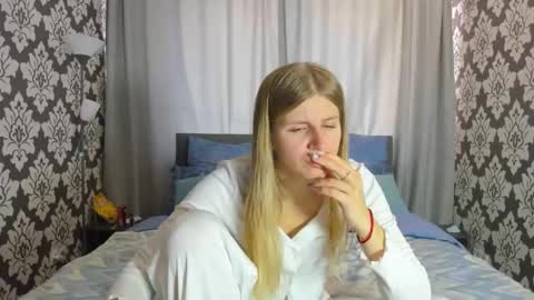 Kira online show from 09-28-25, 12:54