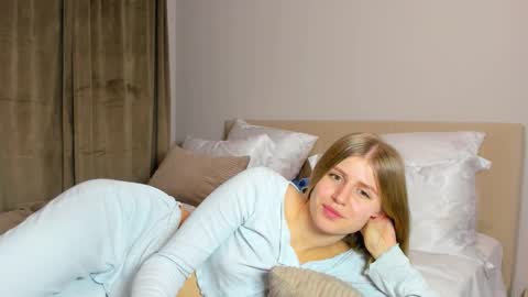 Kira online show from 11-10-25, 05:01