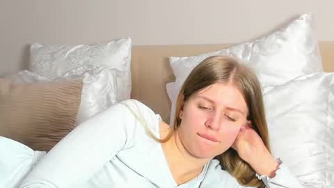 Kira online show from 03-04-26, 07:20